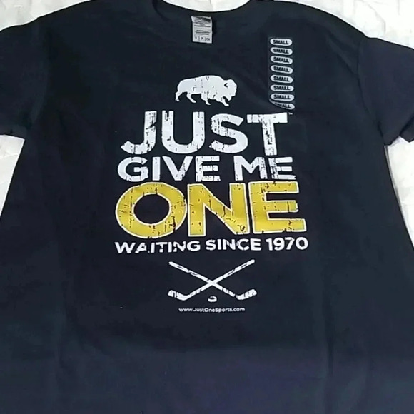 Mens Buffalo Sabres t shirt - Picture 1 of 3